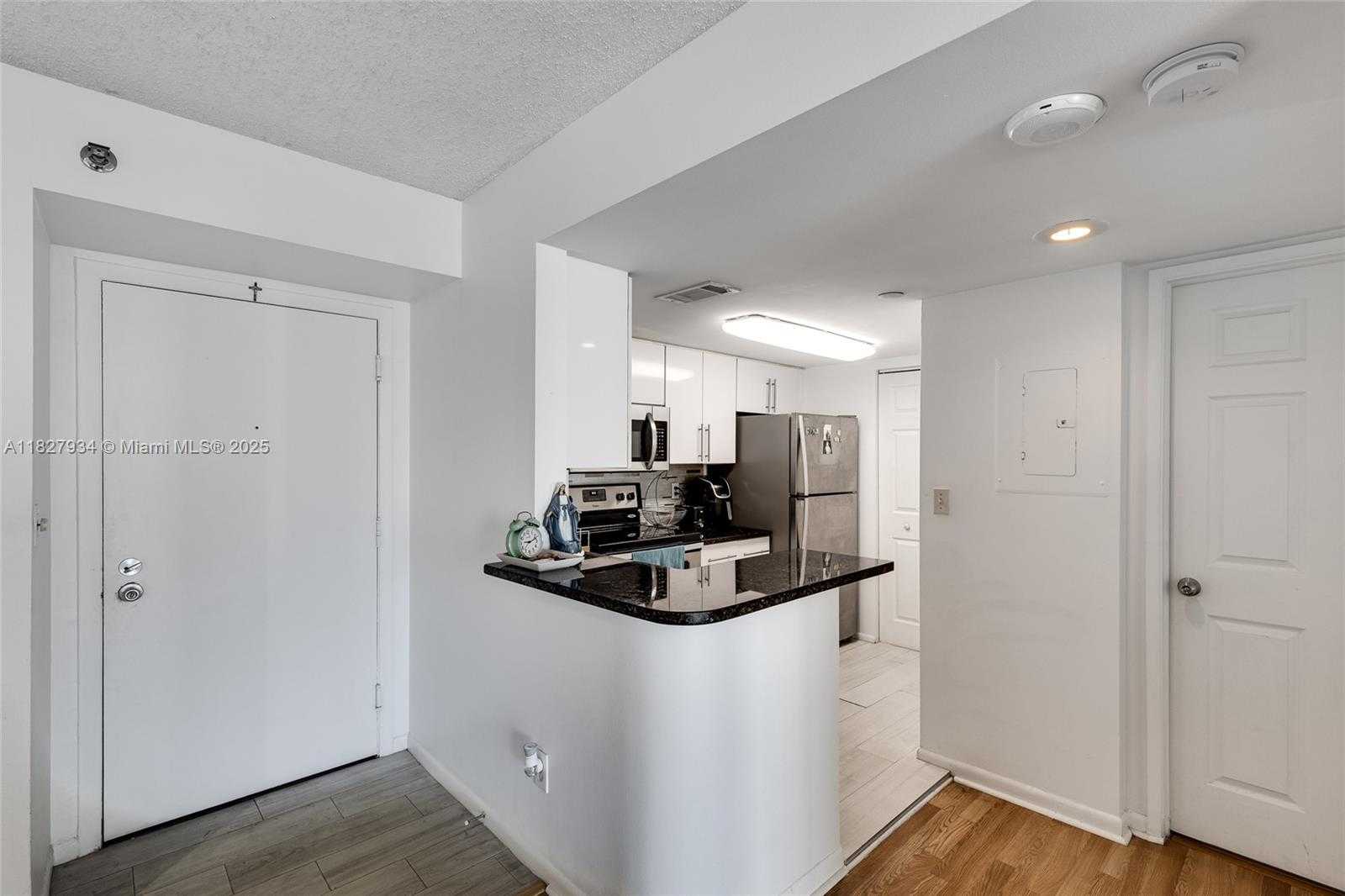 Small Image of 770 CLAUGHTON ISLAND DR #1210, Miami Number 15
