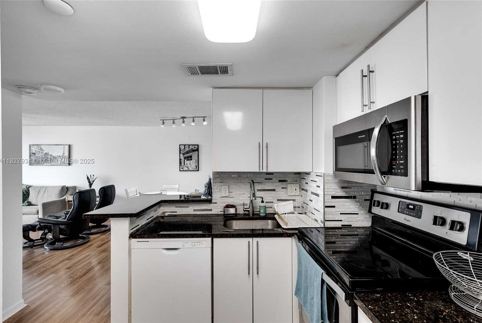 Small Image of 770 CLAUGHTON ISLAND DR #1210, Miami Number 17
