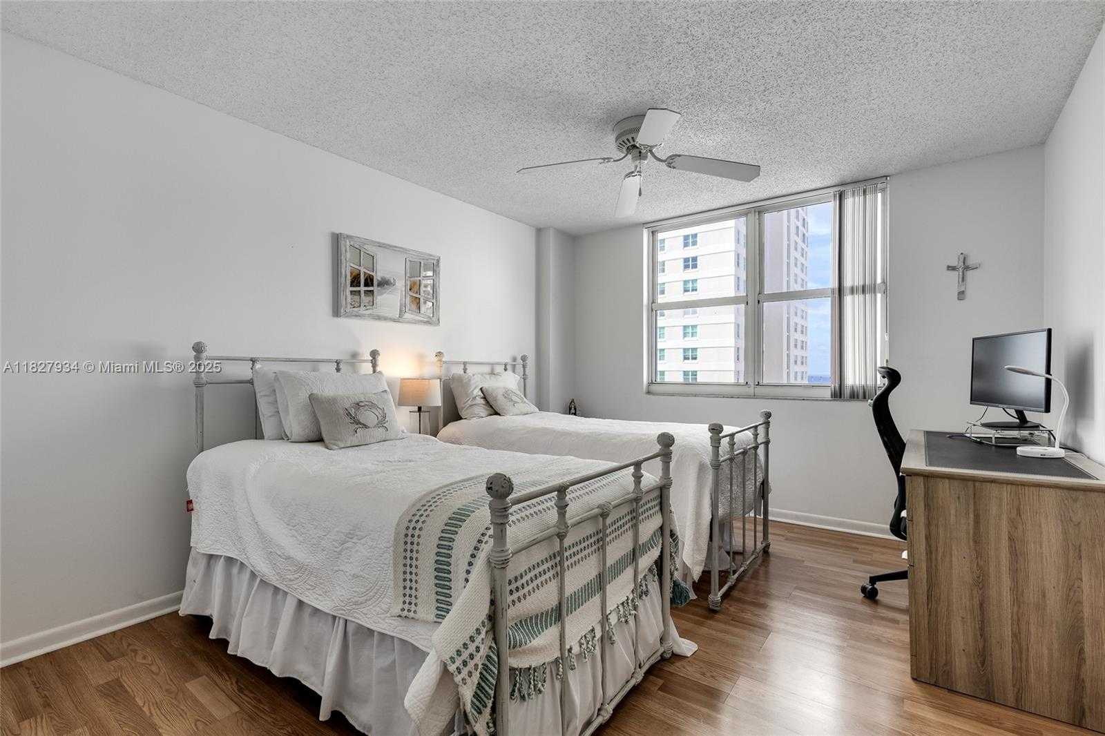 Small Image of 770 CLAUGHTON ISLAND DR #1210, Miami Number 22