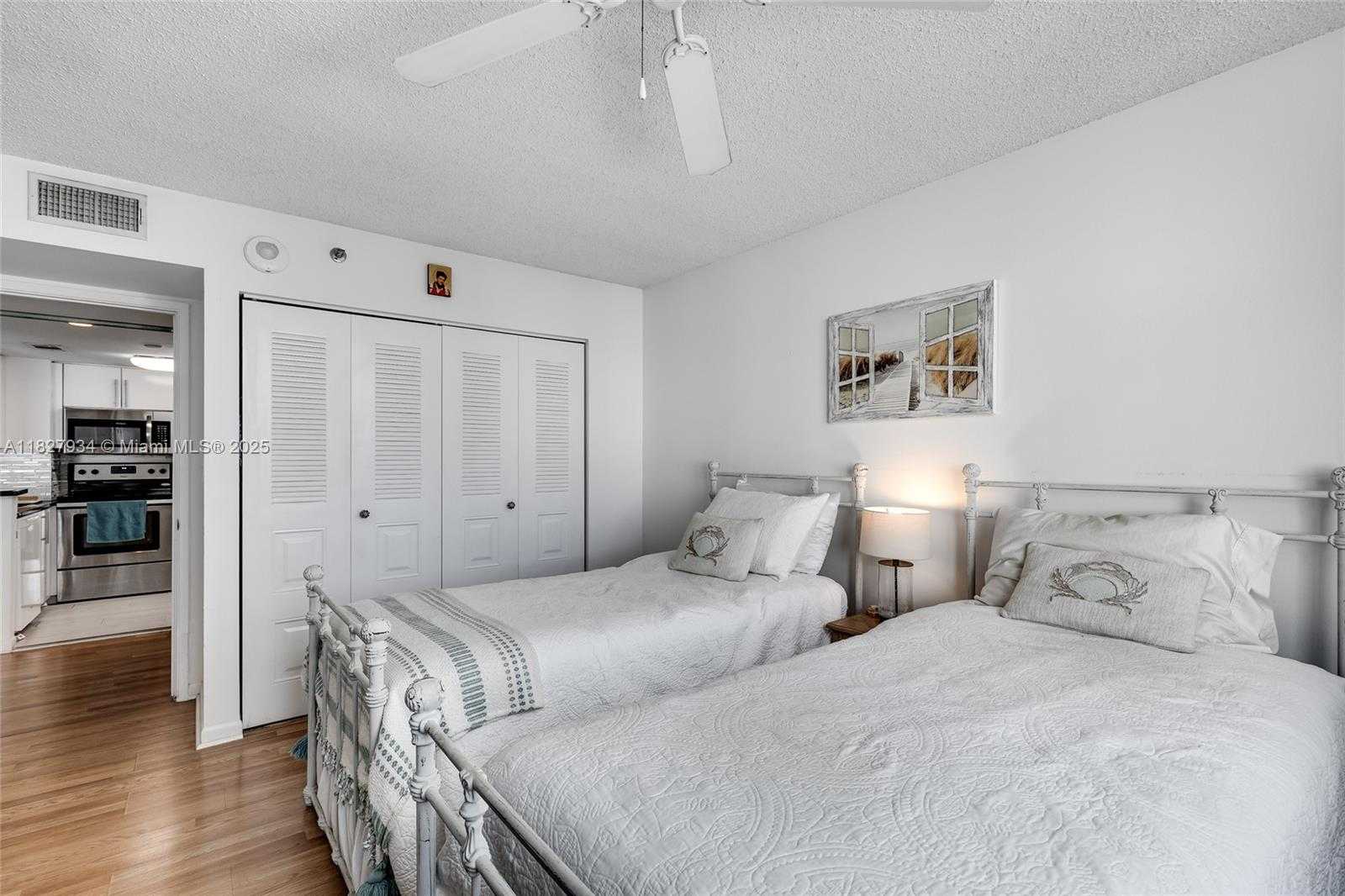 Small Image of 770 CLAUGHTON ISLAND DR #1210, Miami Number 24