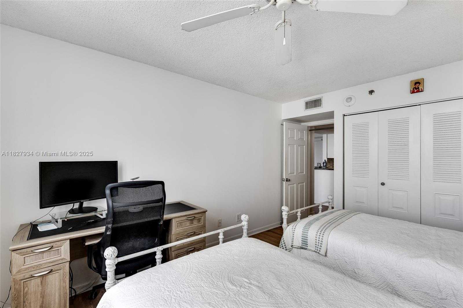 Small Image of 770 CLAUGHTON ISLAND DR #1210, Miami Number 25