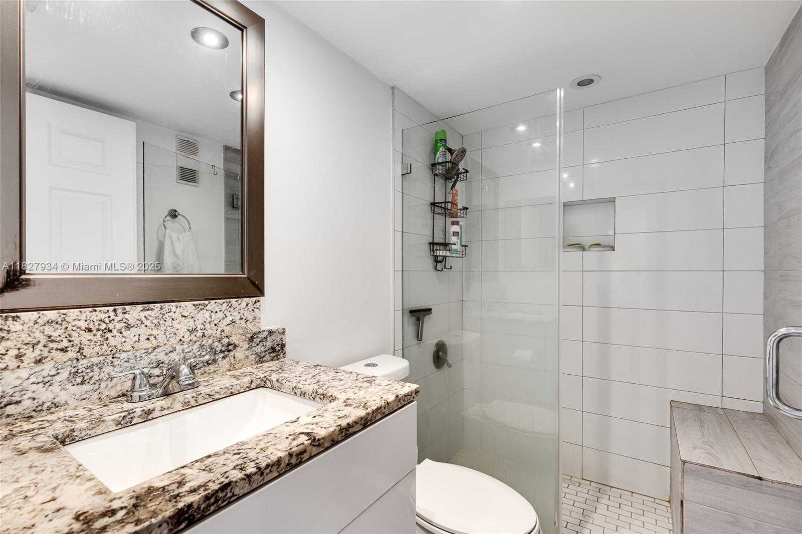 Small Image of 770 CLAUGHTON ISLAND DR #1210, Miami Number 26