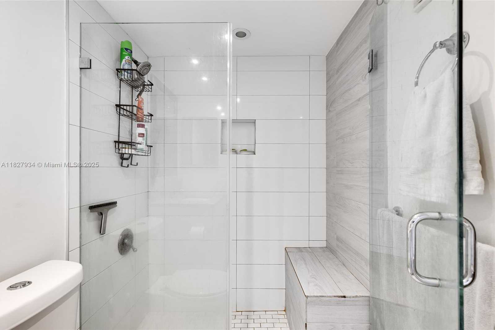 Small Image of 770 CLAUGHTON ISLAND DR #1210, Miami Number 27