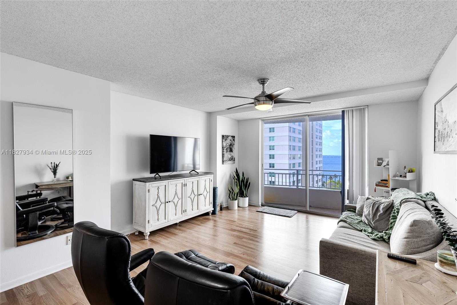 Small Image of 770 CLAUGHTON ISLAND DR #1210, Miami Number 4