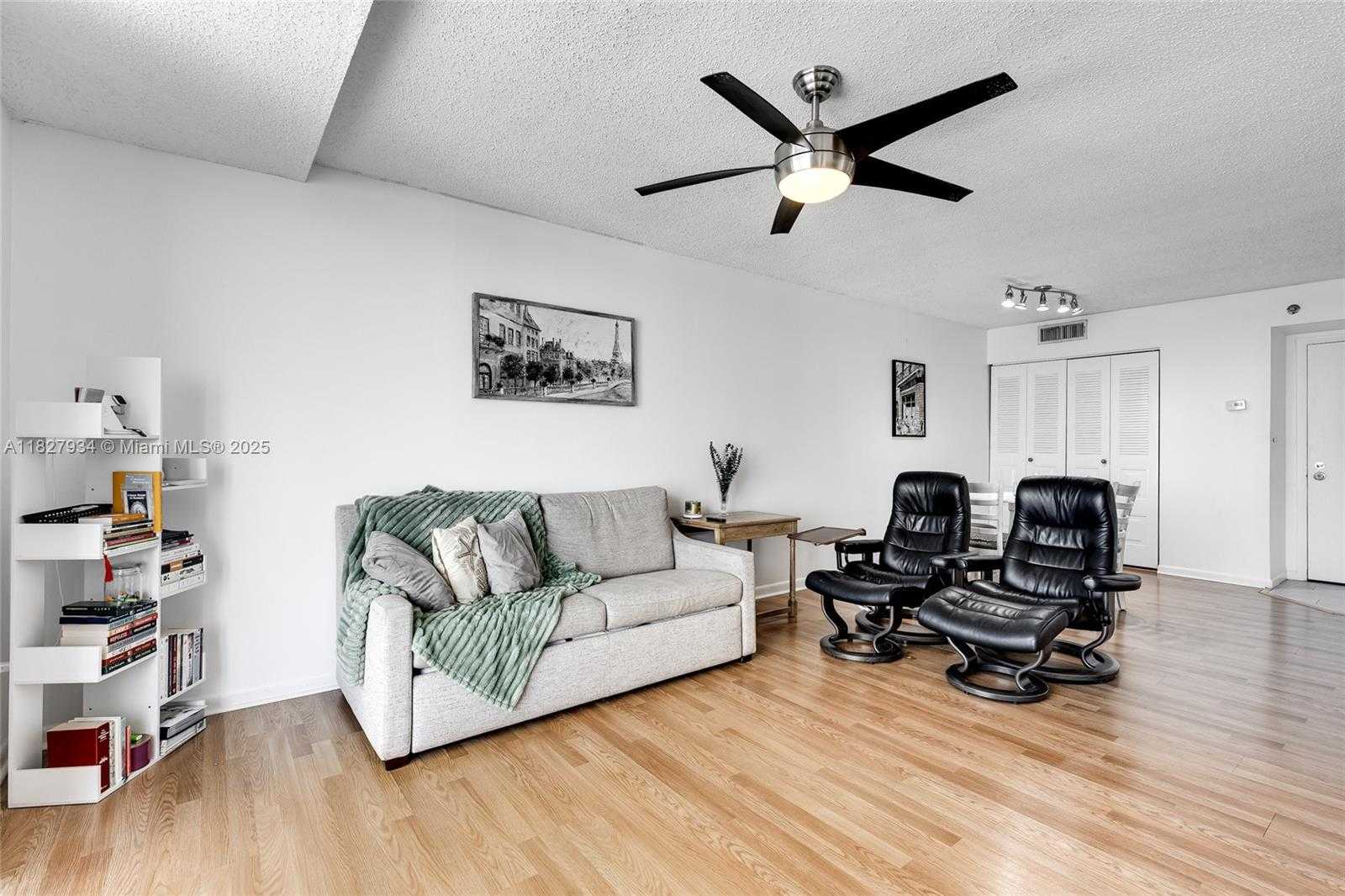 Small Image of 770 CLAUGHTON ISLAND DR #1210, Miami Number 6