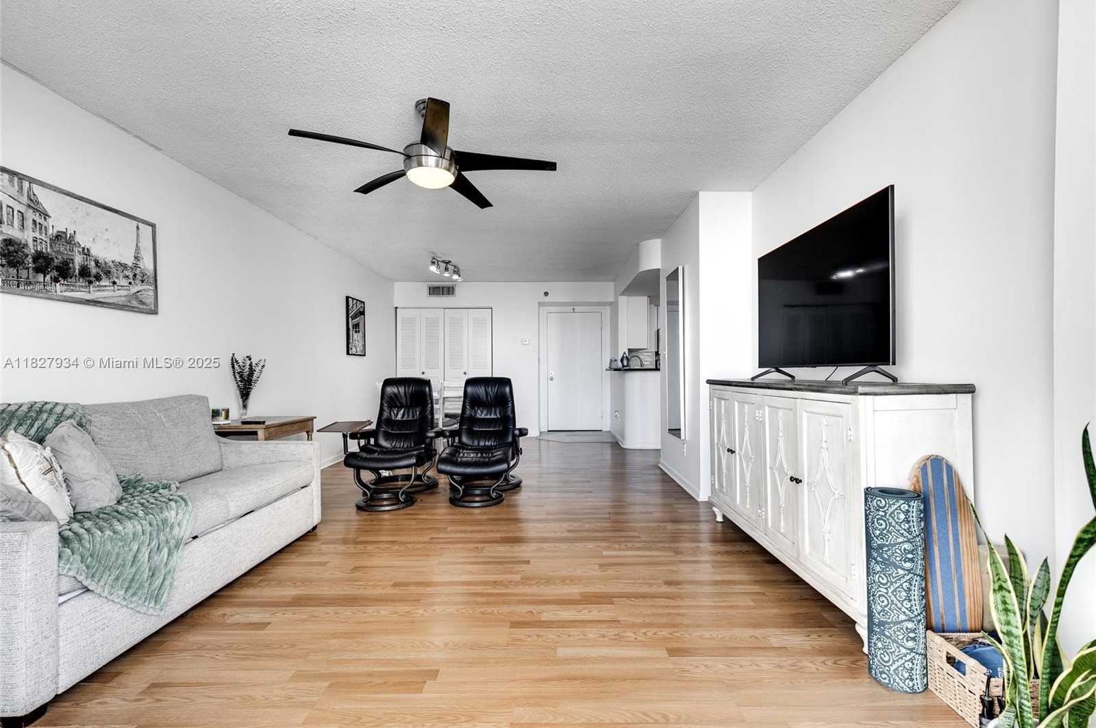 Small Image of 770 CLAUGHTON ISLAND DR #1210, Miami Number 7
