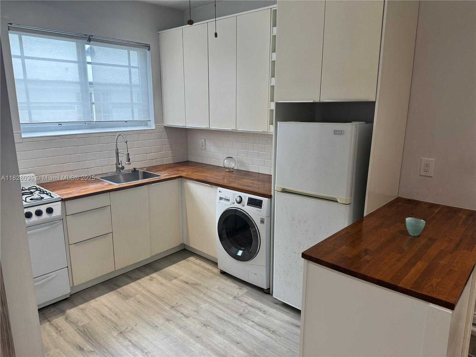 Small Image of 637 12TH ST #6, Miami Beach Number 1