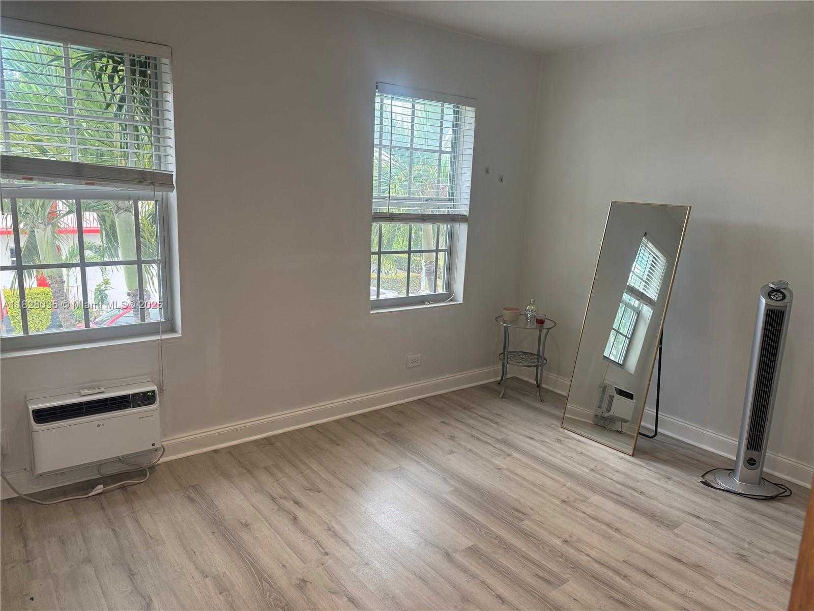 Small Image of 637 12TH ST #6, Miami Beach Number 18