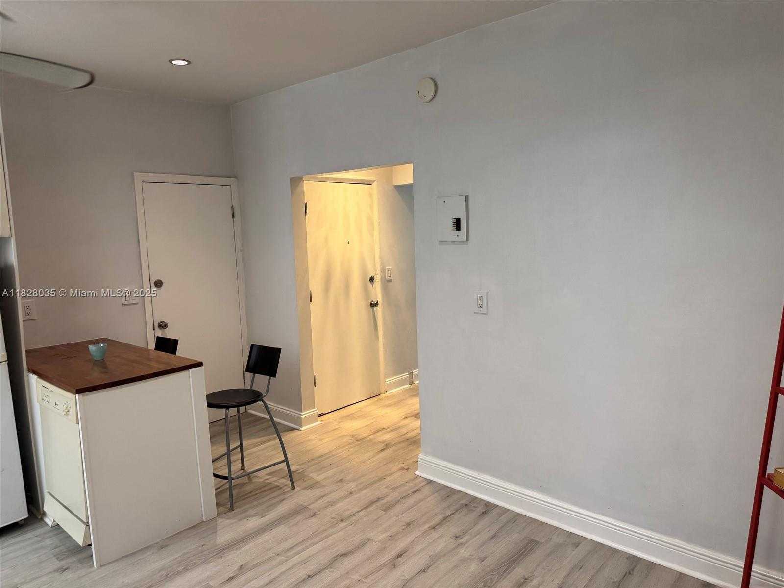 Small Image of 637 12TH ST #6, Miami Beach Number 3