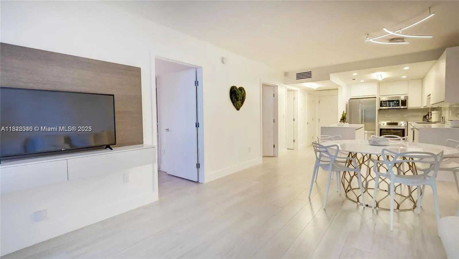 Small Image of 2301 COLLINS AVE #318, Miami Beach Number 22