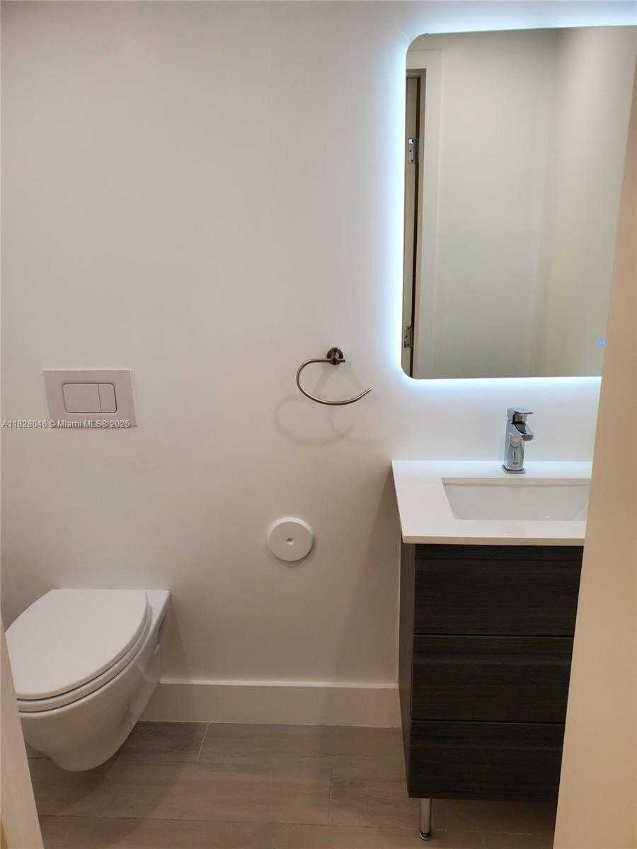 Small Image of 2301 COLLINS AVE #318, Miami Beach Number 24