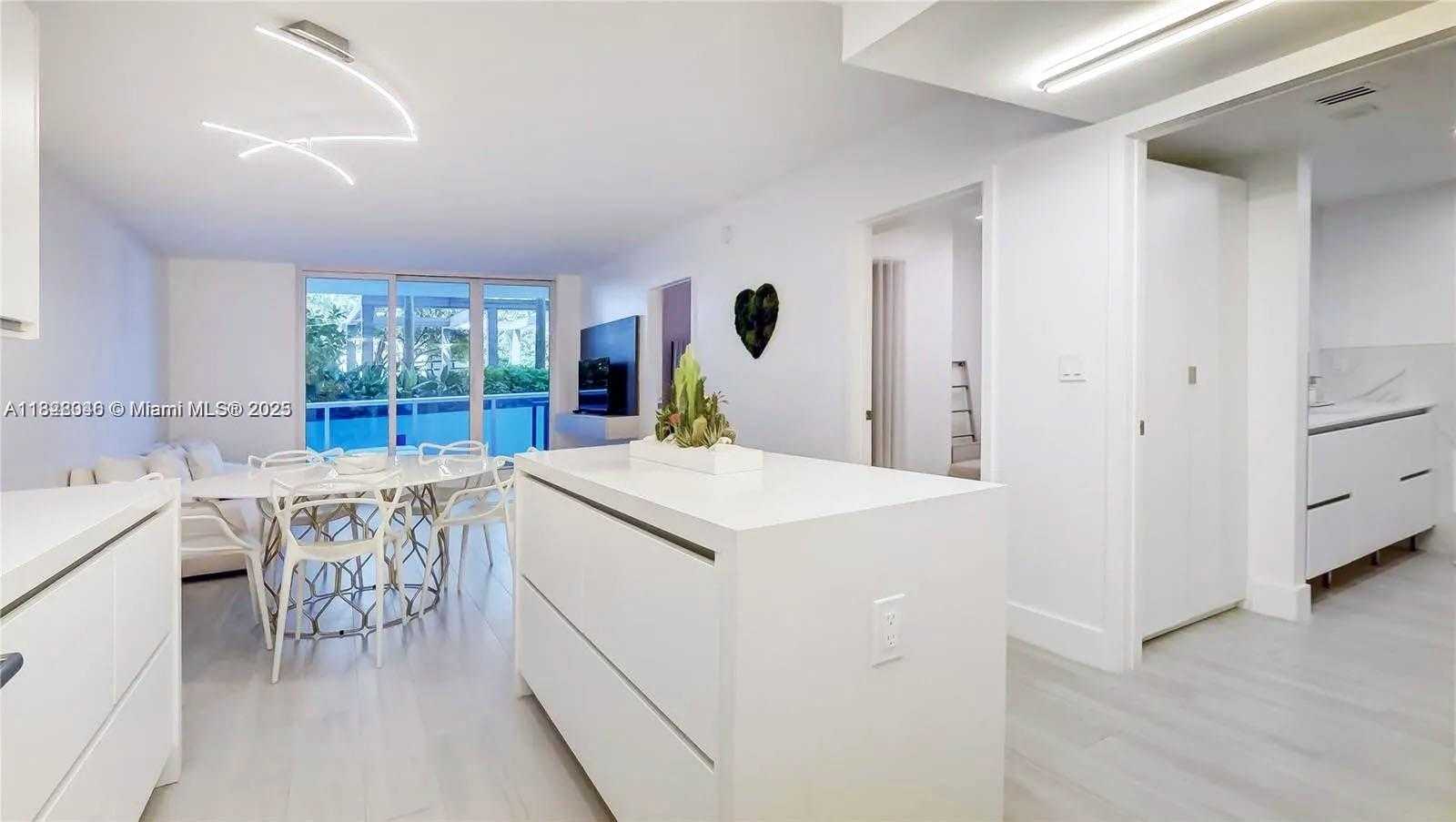 Small Image of 2301 COLLINS AVE #318, Miami Beach Number 3