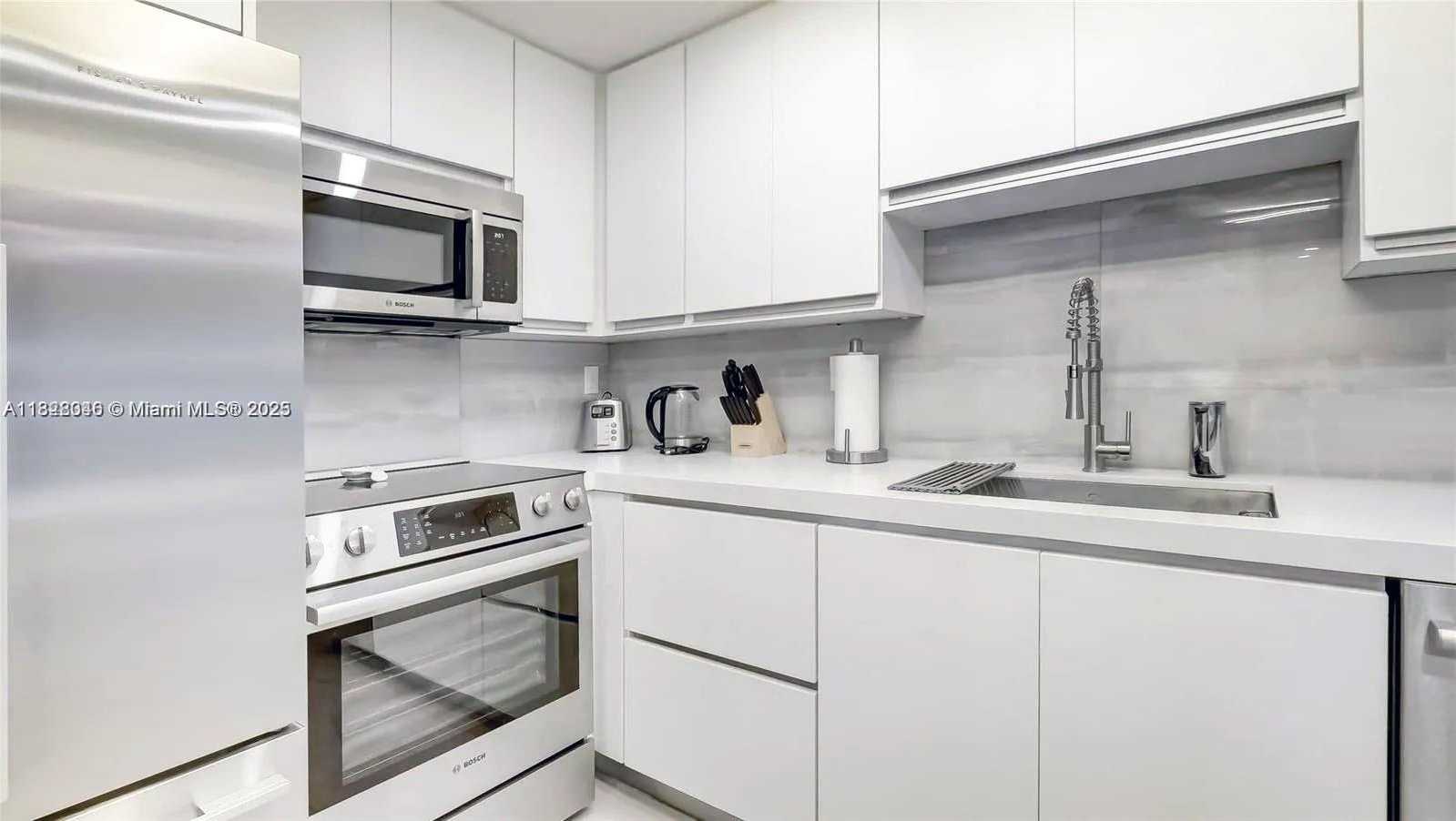 Small Image of 2301 COLLINS AVE #318, Miami Beach Number 5