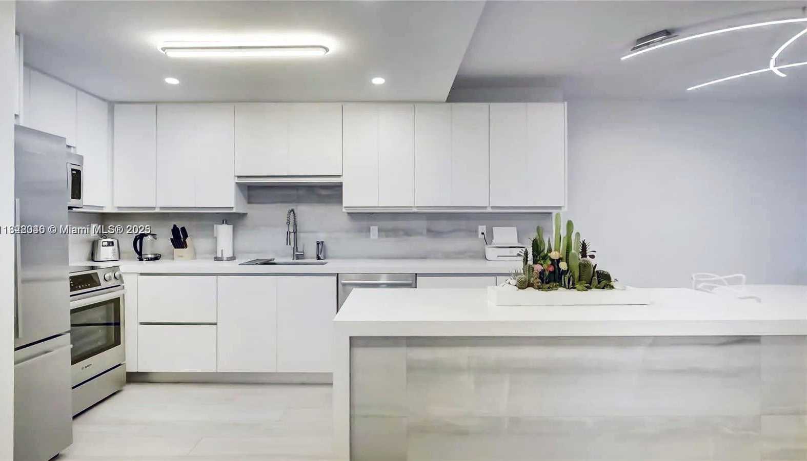 Small Image of 2301 COLLINS AVE #318, Miami Beach Number 6