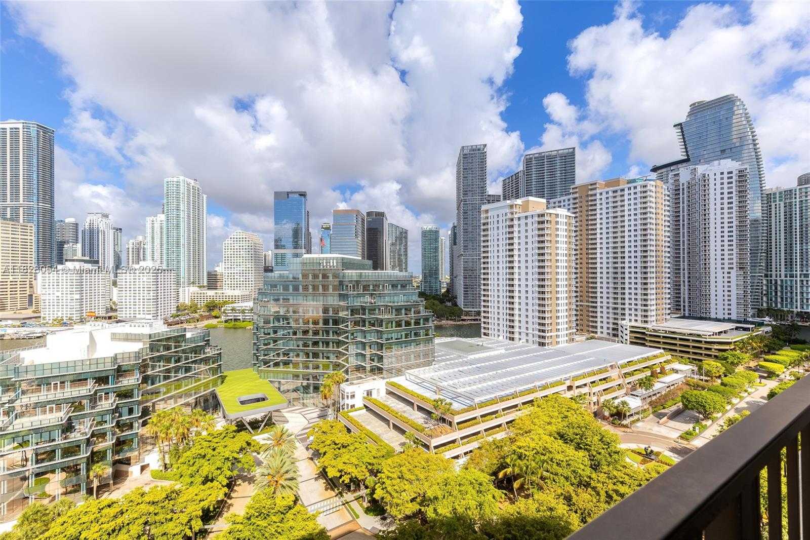 Small Image of 520 BRICKELL KEY DR #A1817, Miami Number 11