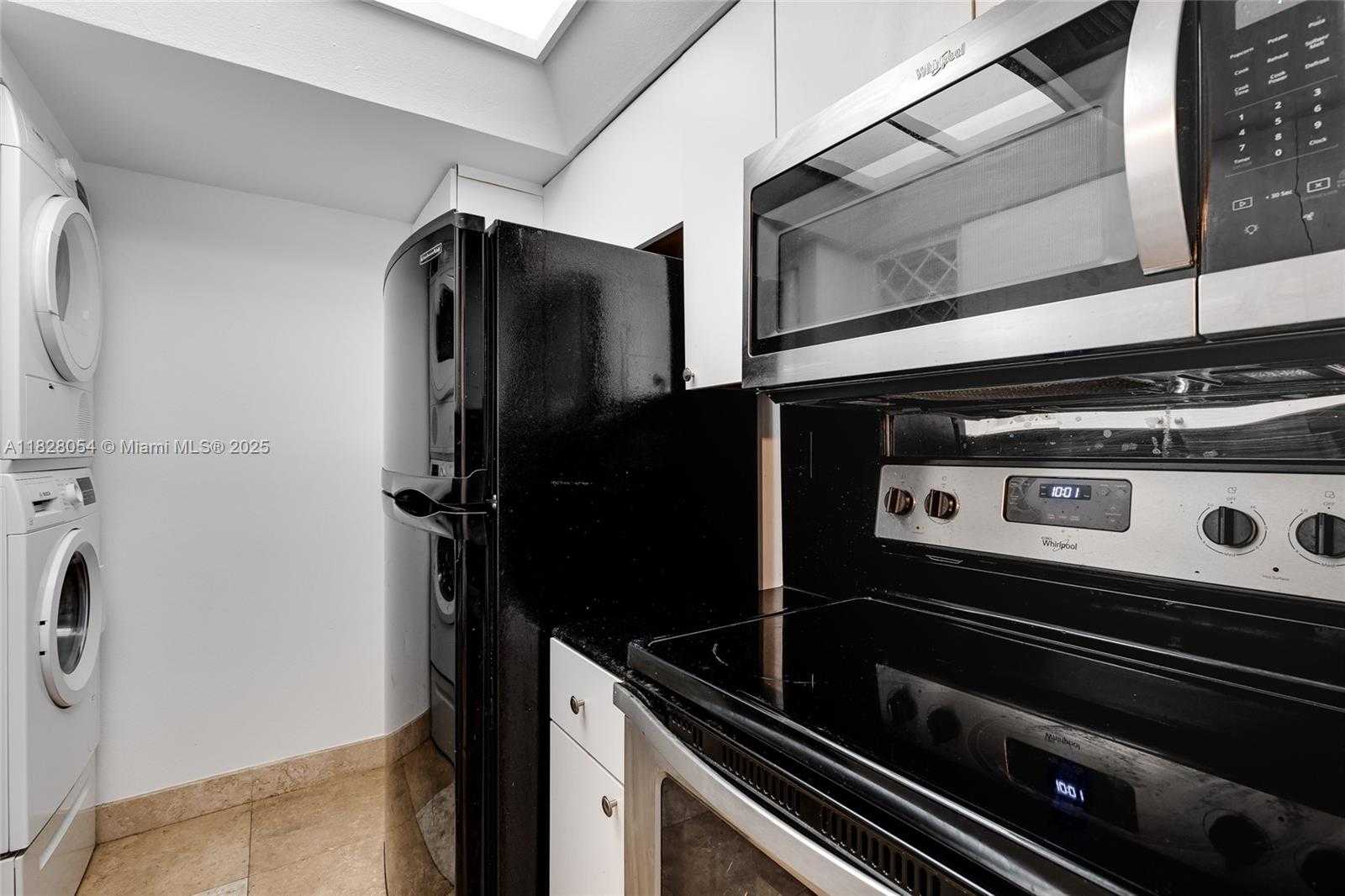 Small Image of 520 BRICKELL KEY DR #A1817, Miami Number 12
