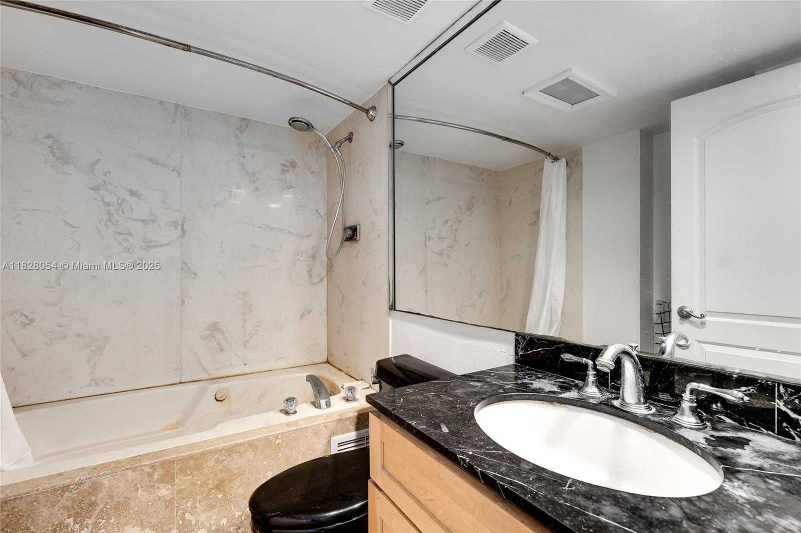 Small Image of 520 BRICKELL KEY DR #A1817, Miami Number 14