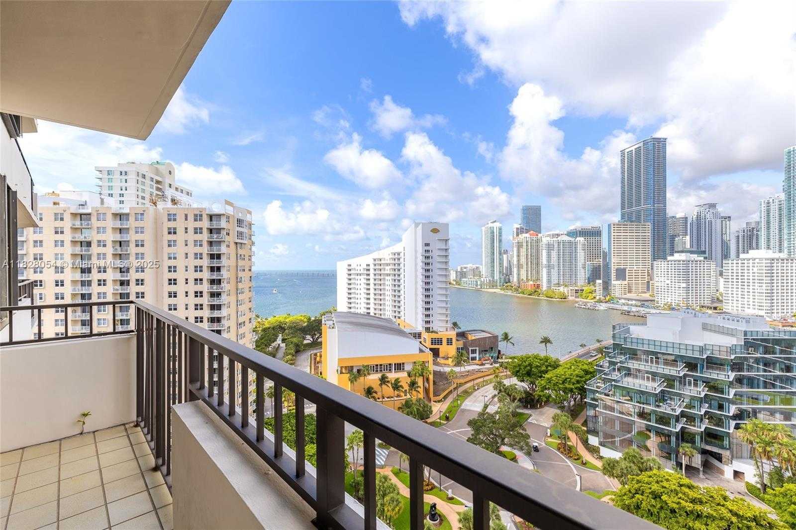 Small Image of 520 BRICKELL KEY DR #A1817, Miami Number 3