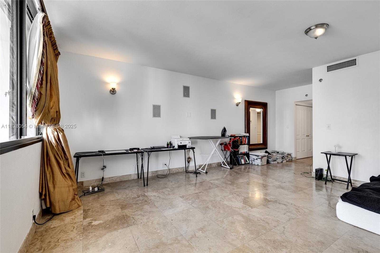 Small Image of 520 BRICKELL KEY DR #A1817, Miami Number 7