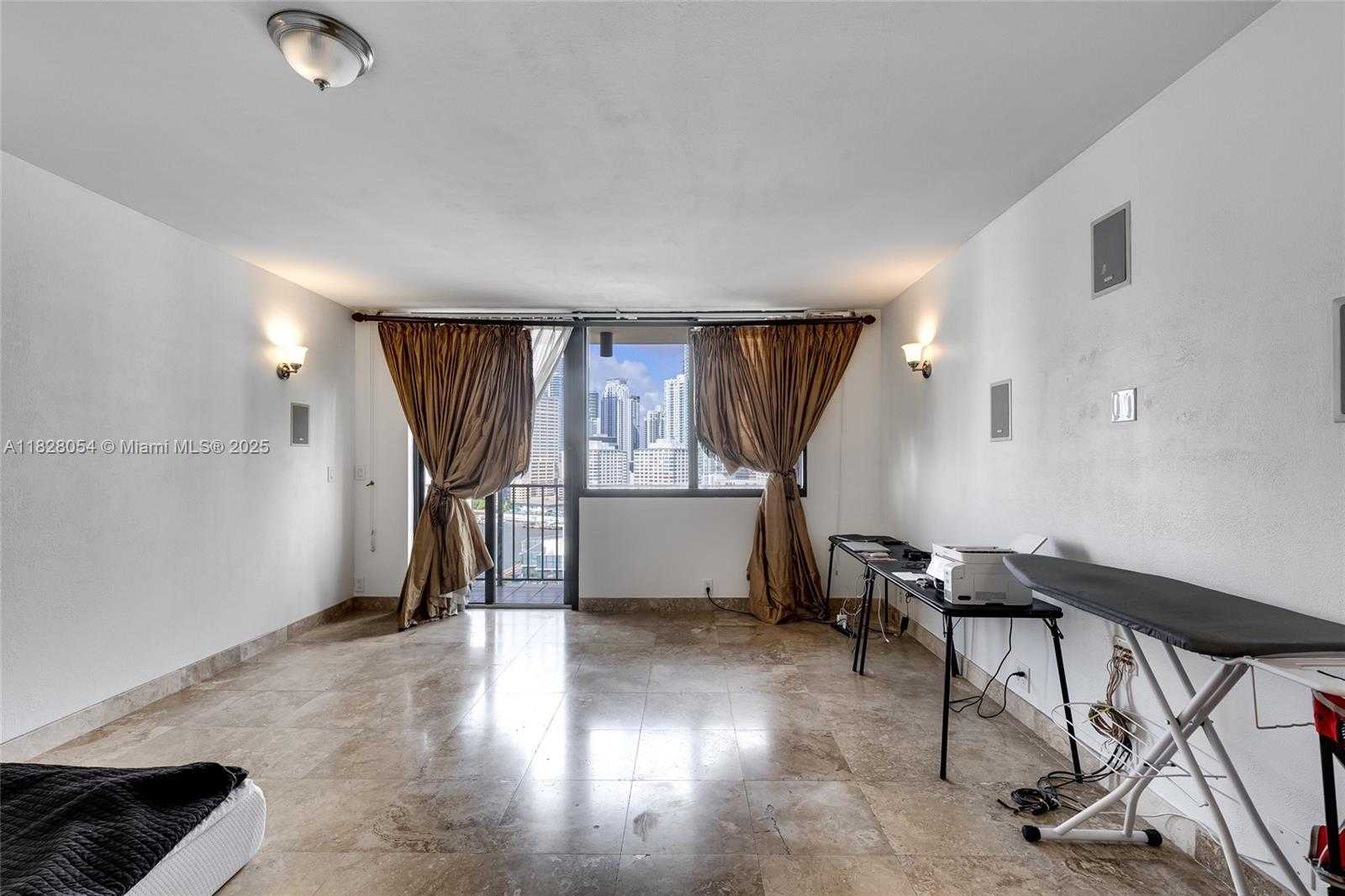 Small Image of 520 BRICKELL KEY DR #A1817, Miami Number 8