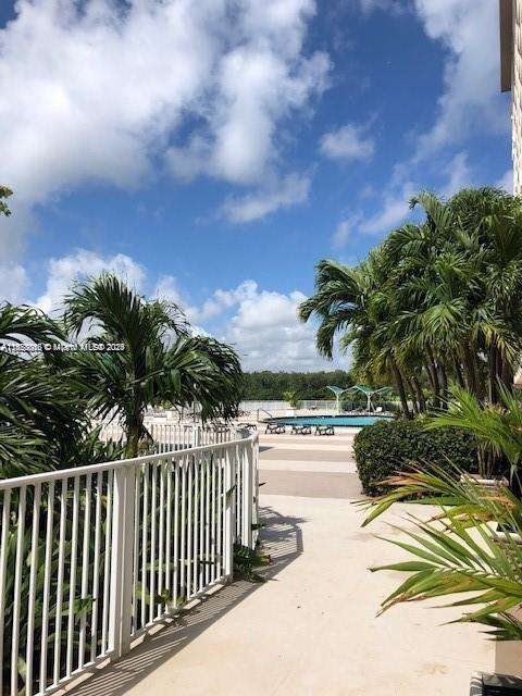 Small Image of 400 KINGS POINT DR #820, Sunny Isles Beach Number 14