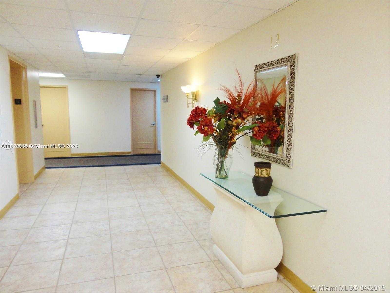 Small Image of 400 KINGS POINT DR #820, Sunny Isles Beach Number 19