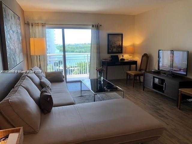 Small Image of 400 KINGS POINT DR #820, Sunny Isles Beach Number 3