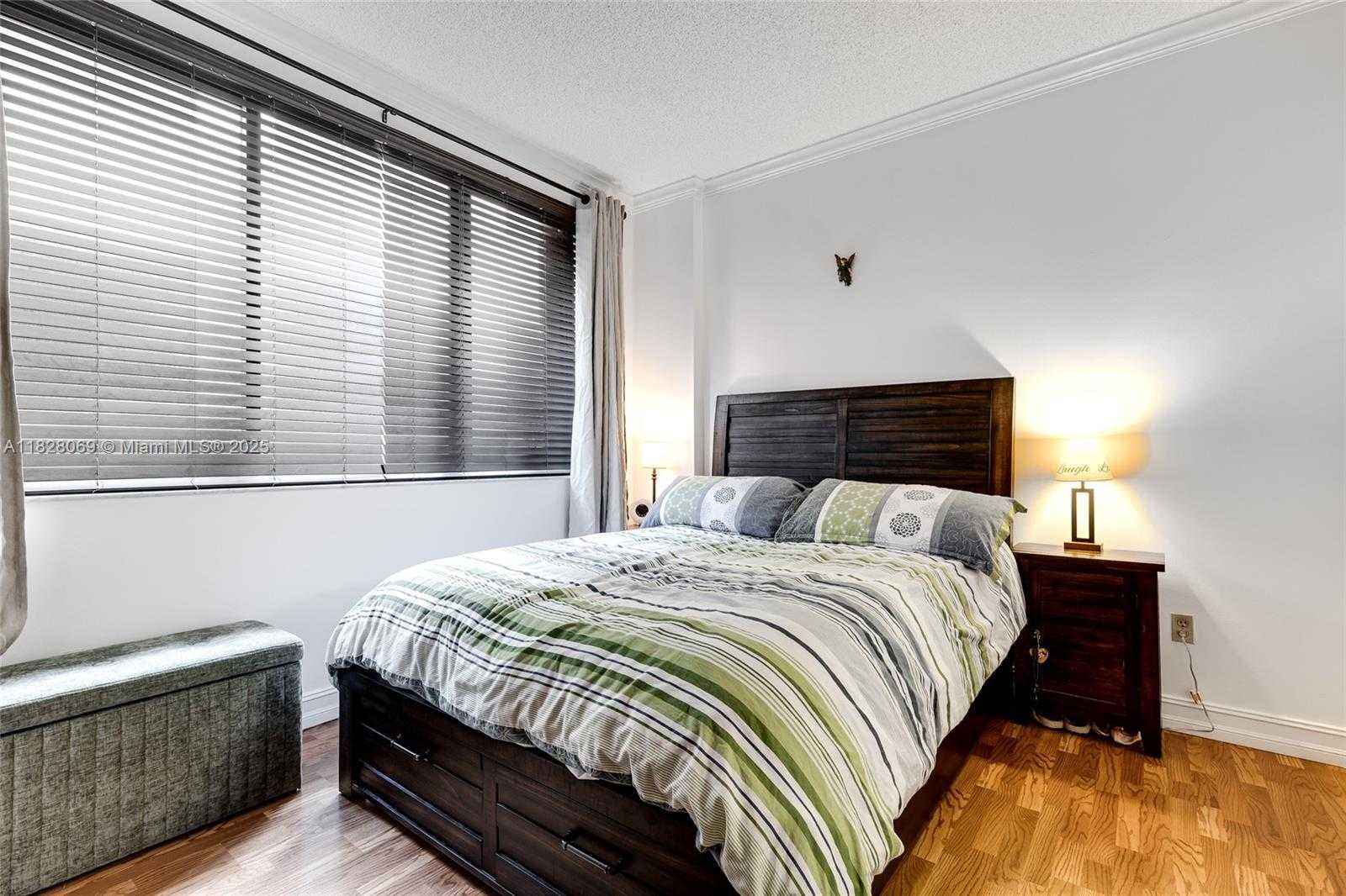 Small Image of 540 BRICKELL KEY DR #210, Miami Number 12
