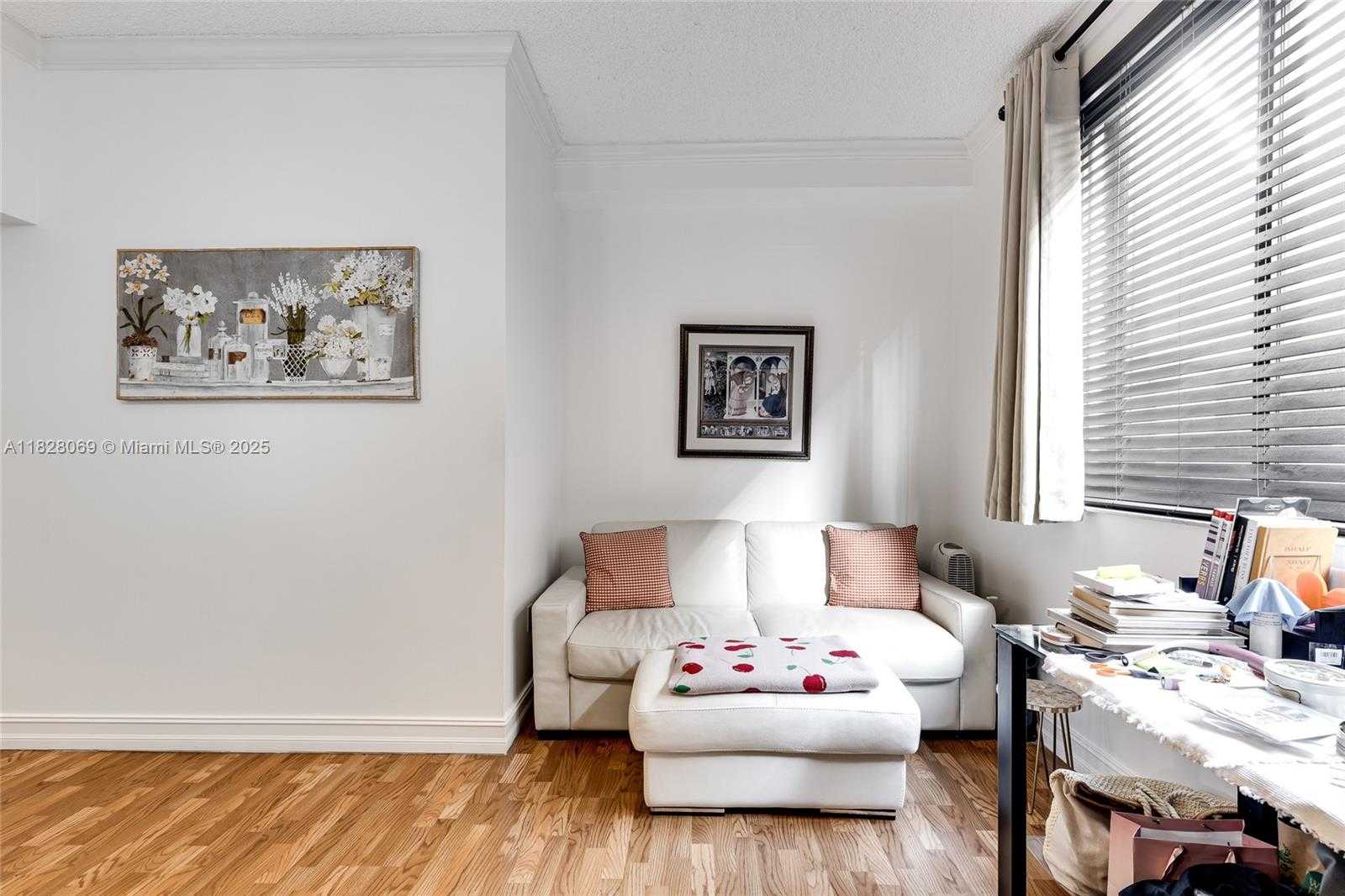 Small Image of 540 BRICKELL KEY DR #210, Miami Number 2