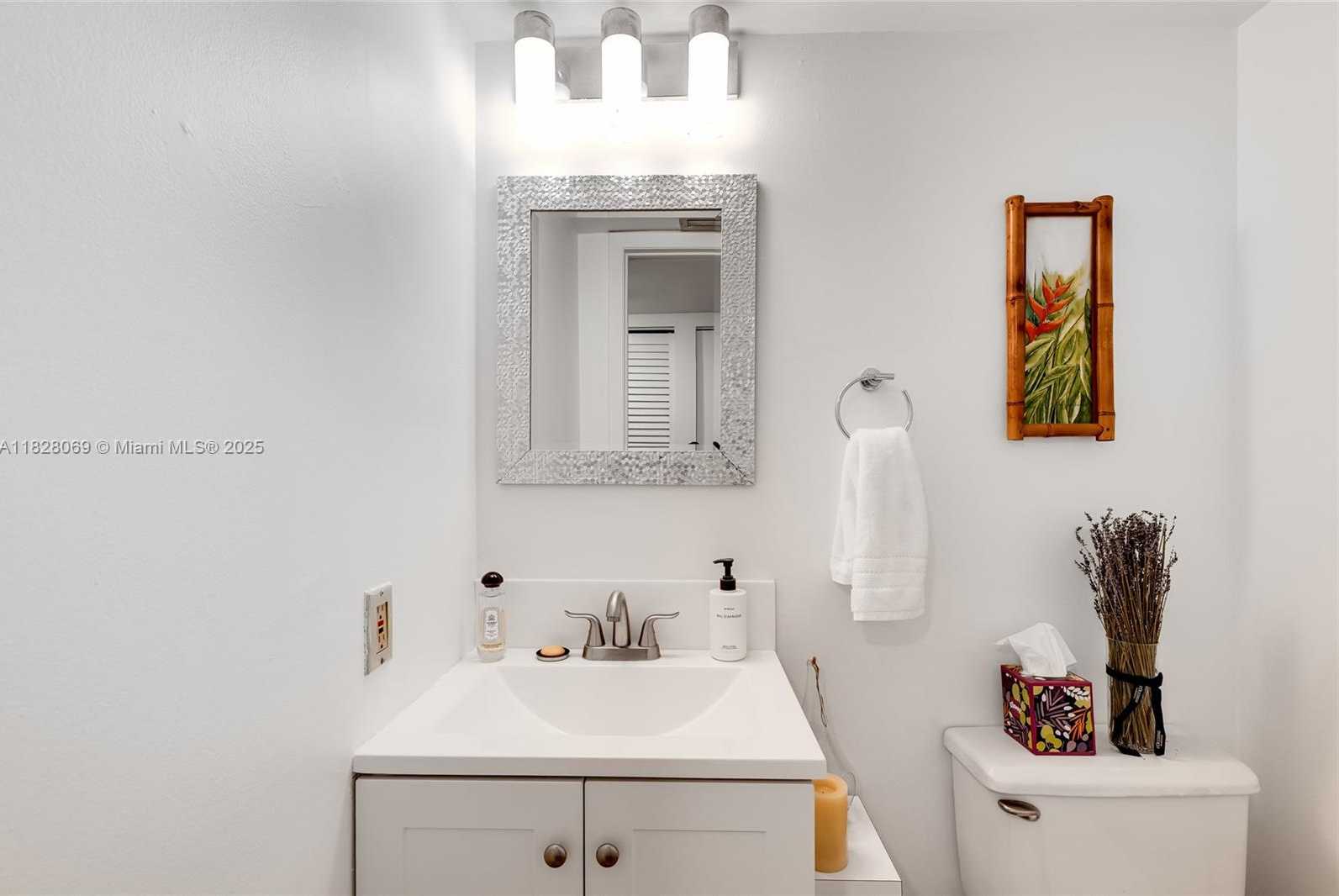 Small Image of 540 BRICKELL KEY DR #210, Miami Number 3