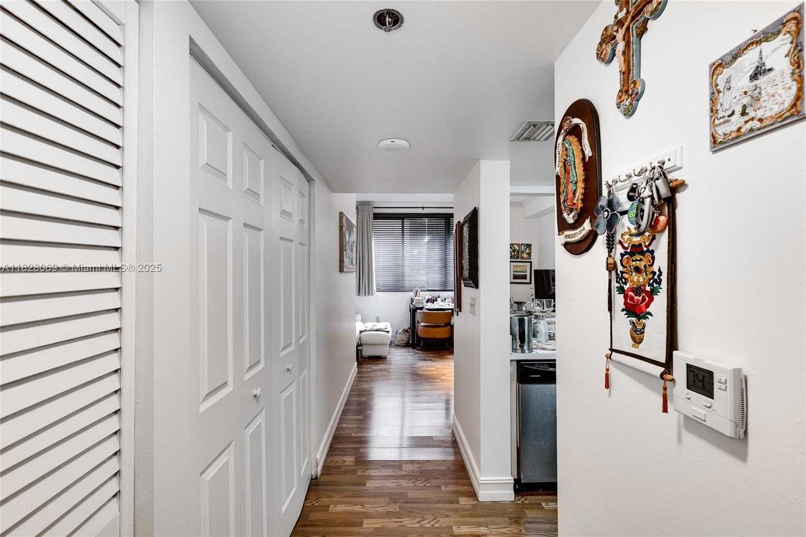 Small Image of 540 BRICKELL KEY DR #210, Miami Number 4