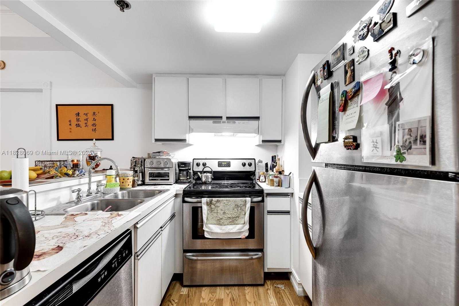 Small Image of 540 BRICKELL KEY DR #210, Miami Number 5