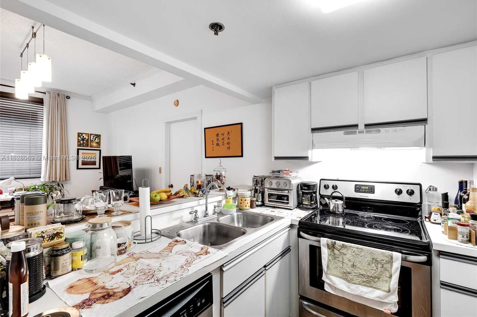 Small Image of 540 BRICKELL KEY DR #210, Miami Number 6