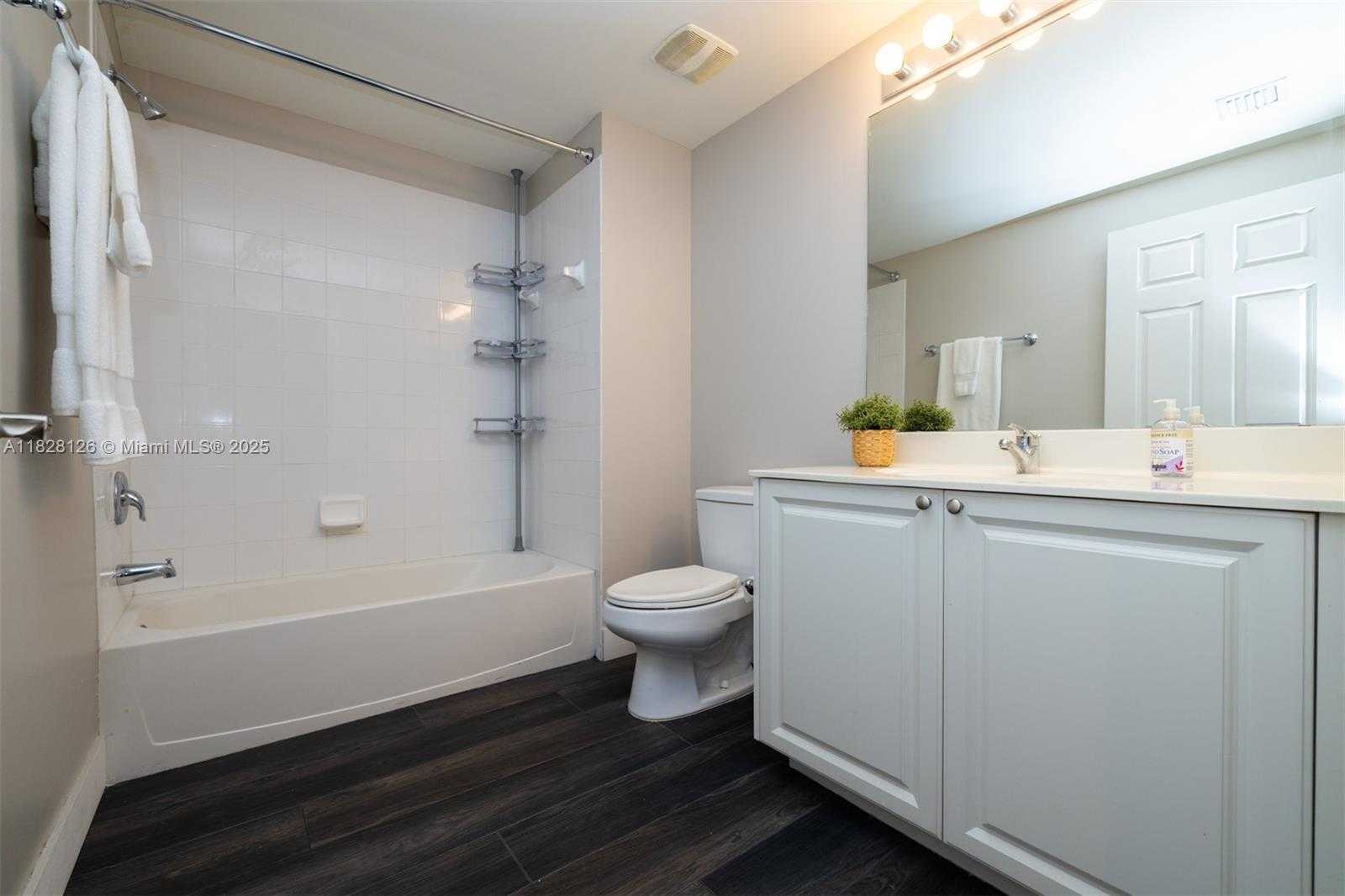 Small Image of 888 SOUTH DOUGLAS RD #PH07, Coral Gables Number 17