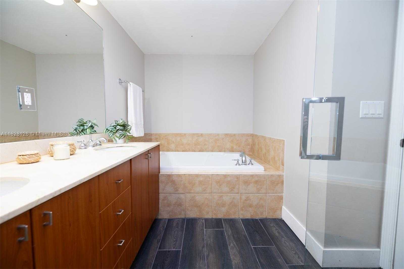 Small Image of 888 SOUTH DOUGLAS RD #PH07, Coral Gables Number 22