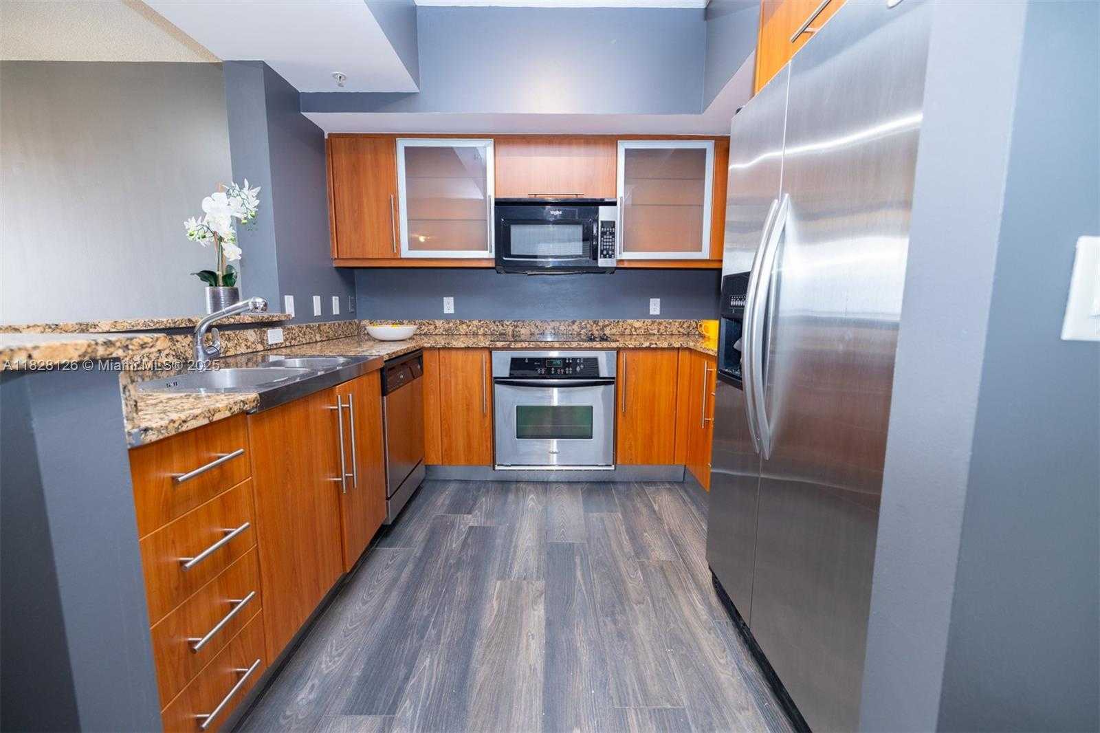 Small Image of 888 SOUTH DOUGLAS RD #PH07, Coral Gables Number 4