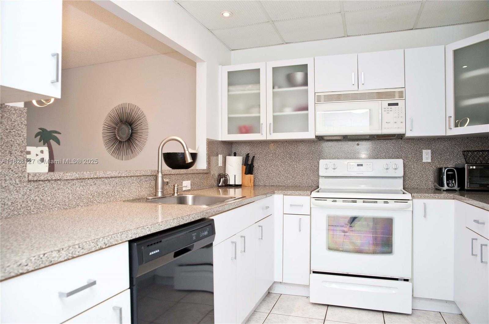 Small Image of 3725 SOUTH OCEAN DR #717, Hollywood Number 7
