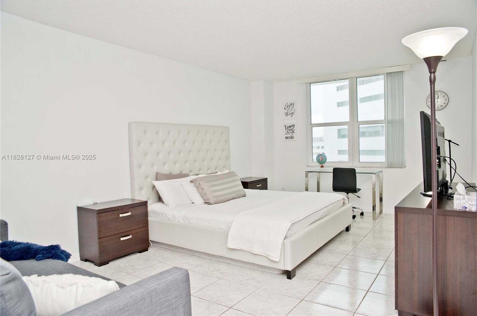 Small Image of 3725 SOUTH OCEAN DR #717, Hollywood Number 9