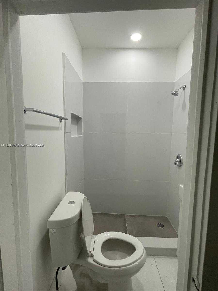 Small Image of 126 MENDOZA AVE #1, Coral Gables Number 13