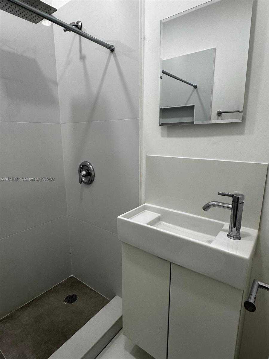 Small Image of 126 MENDOZA AVE #1, Coral Gables Number 14