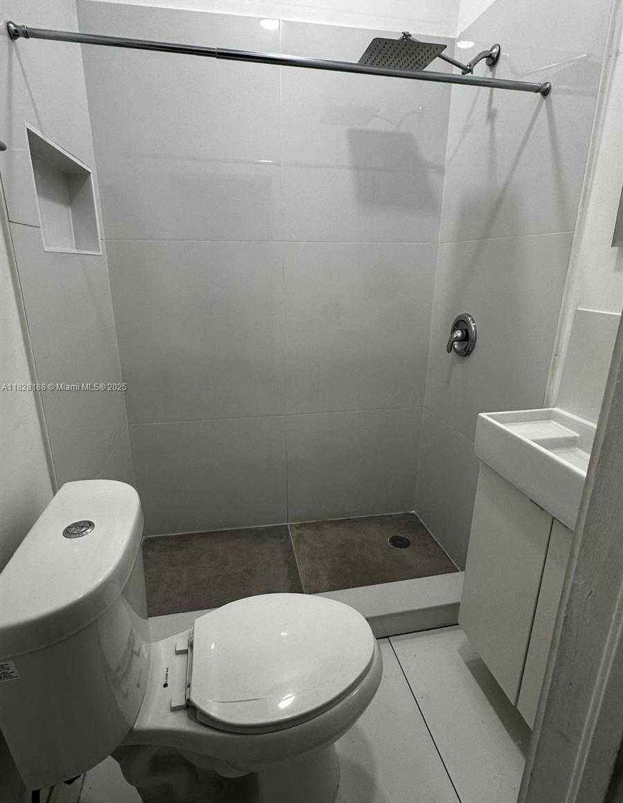 Small Image of 126 MENDOZA AVE #1, Coral Gables Number 15