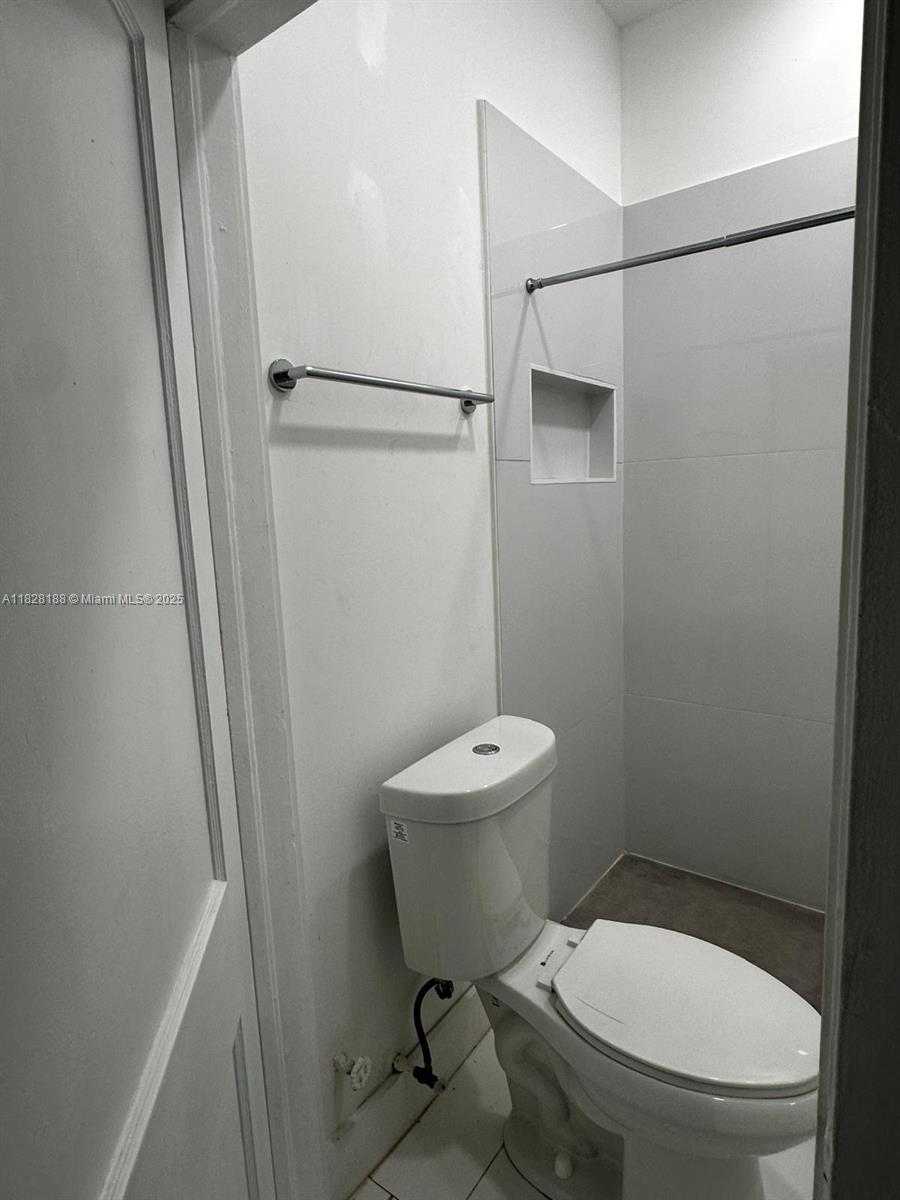 Small Image of 126 MENDOZA AVE #1, Coral Gables Number 17