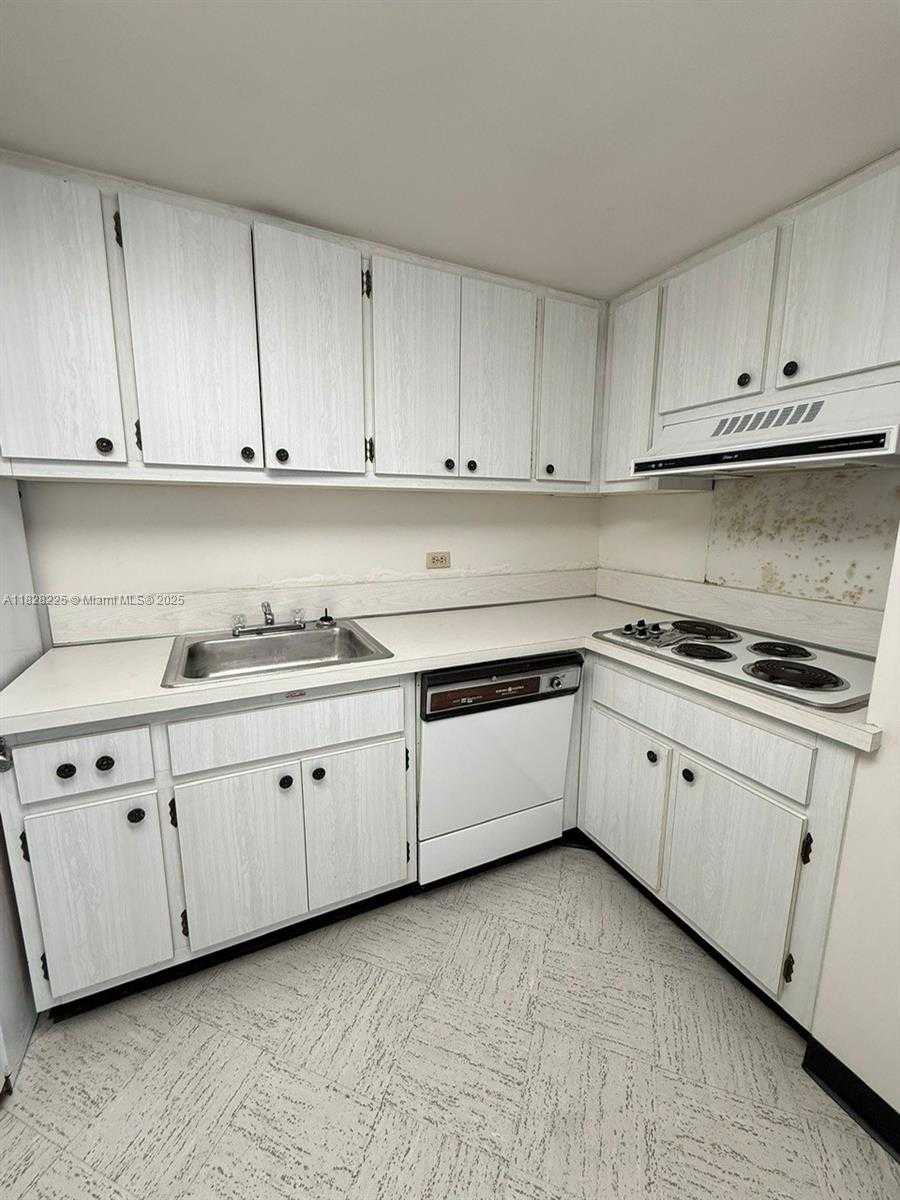 Small Image of 825 BRICKELL BAY DR #1548, Miami Number 12