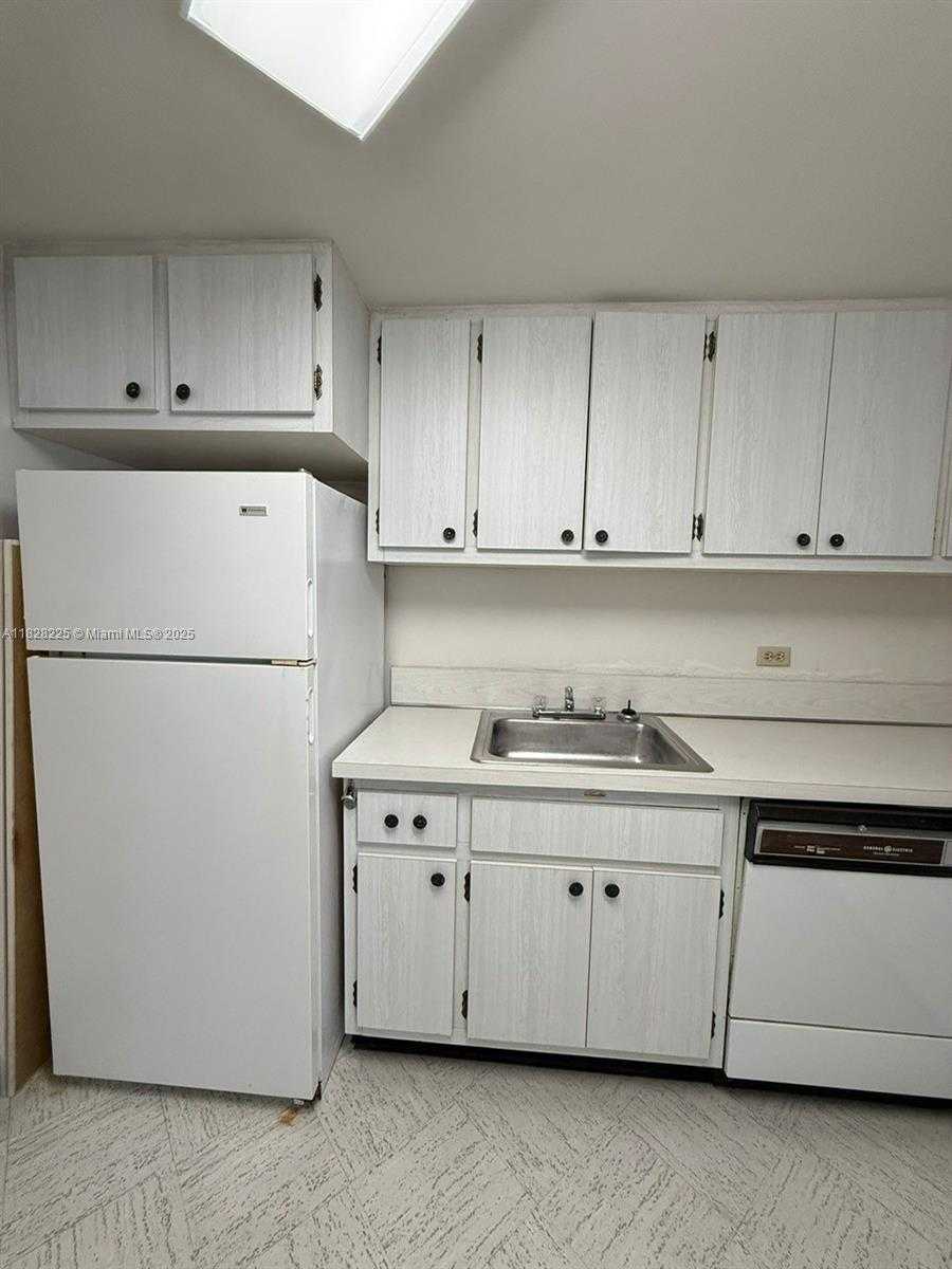 Small Image of 825 BRICKELL BAY DR #1548, Miami Number 14