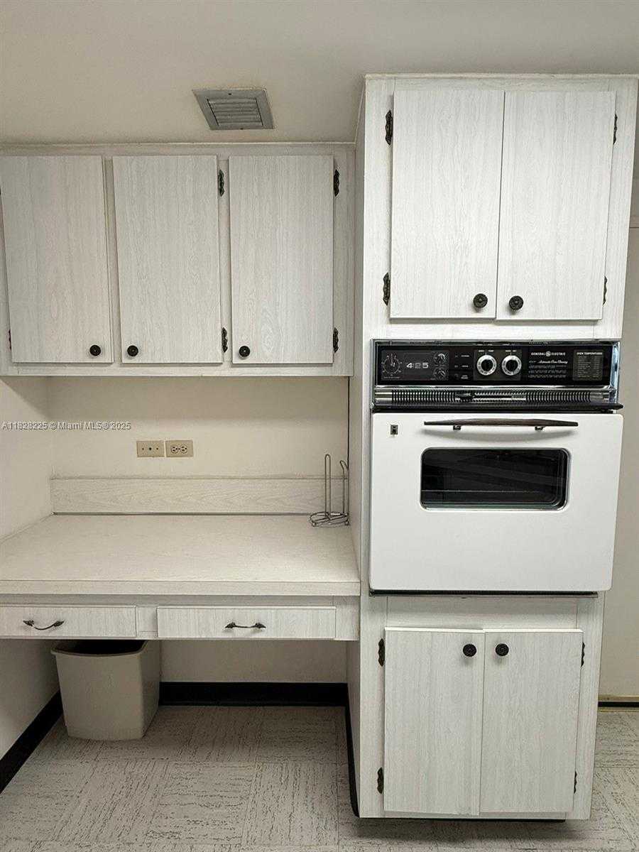 Small Image of 825 BRICKELL BAY DR #1548, Miami Number 15
