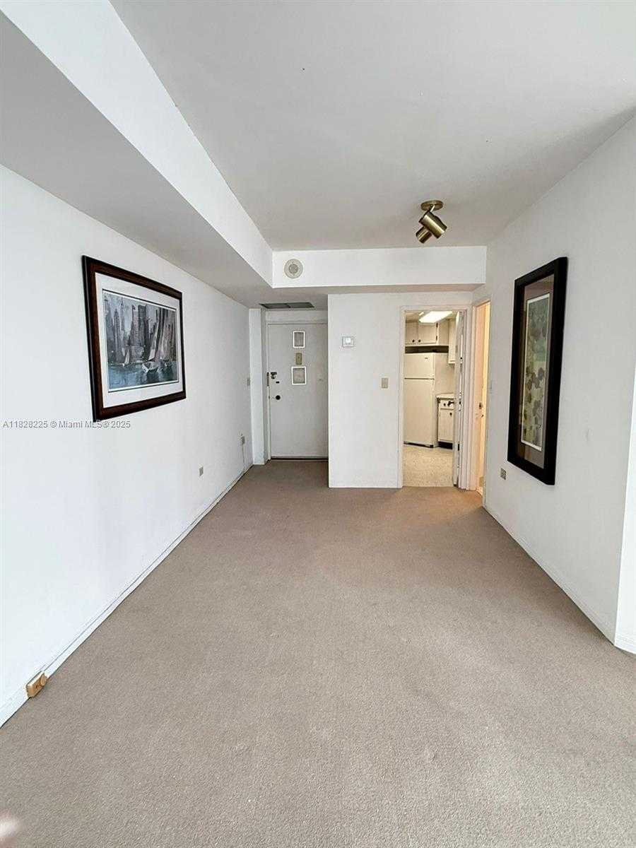 Small Image of 825 BRICKELL BAY DR #1548, Miami Number 4