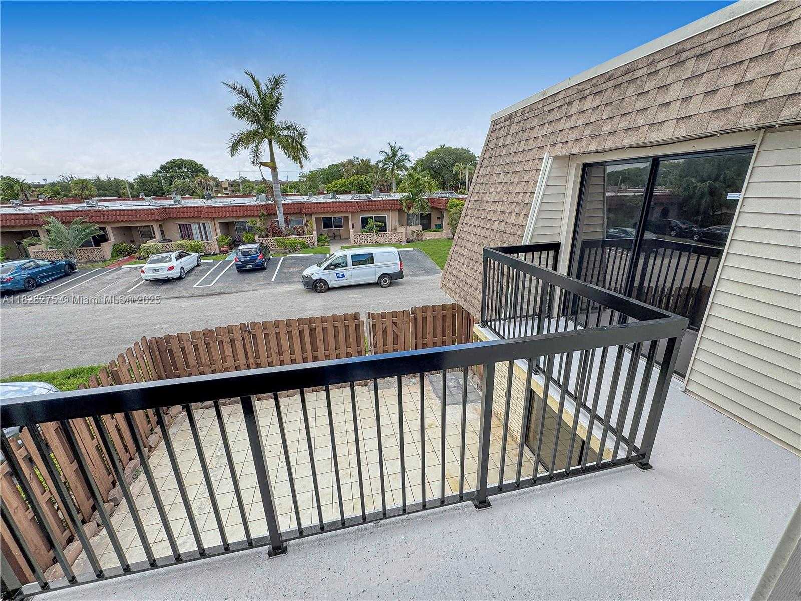 Small Image of 8103 SOUTH WEST 24TH ST, North Lauderdale Number 11