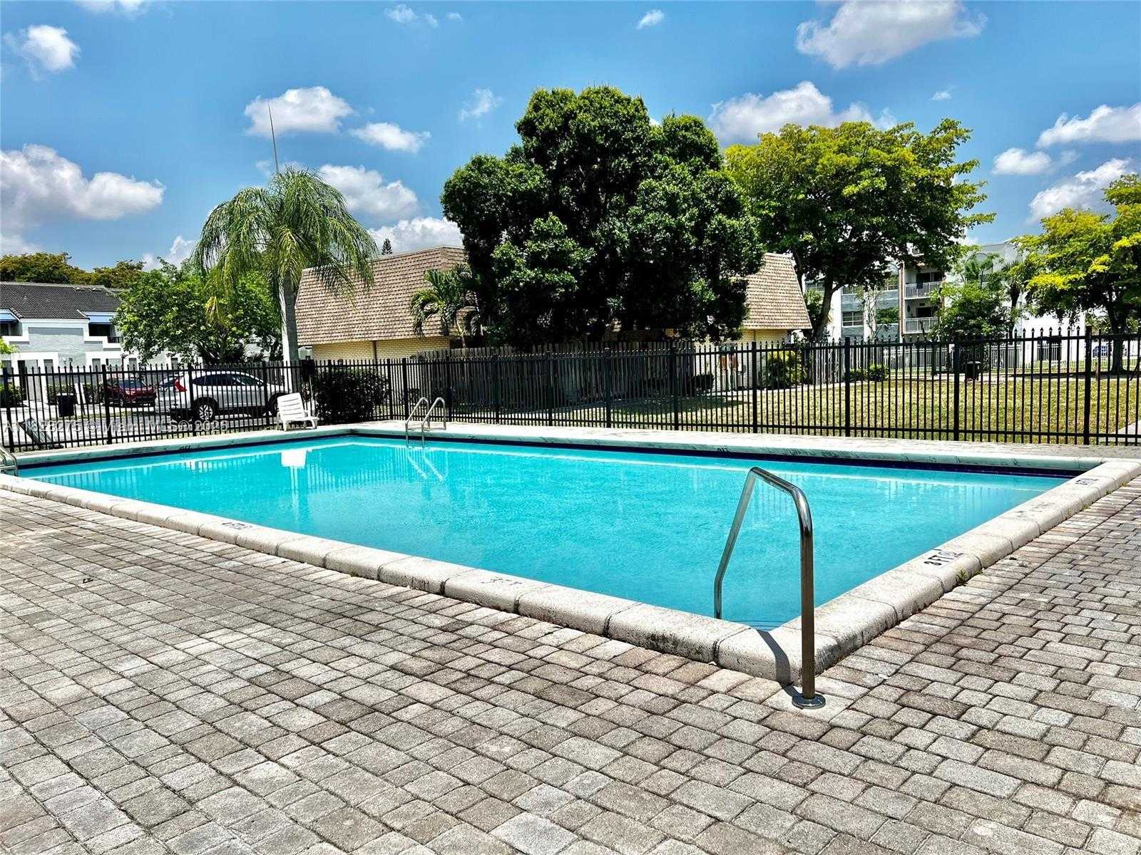 Small Image of 8103 SOUTH WEST 24TH ST, North Lauderdale Number 16