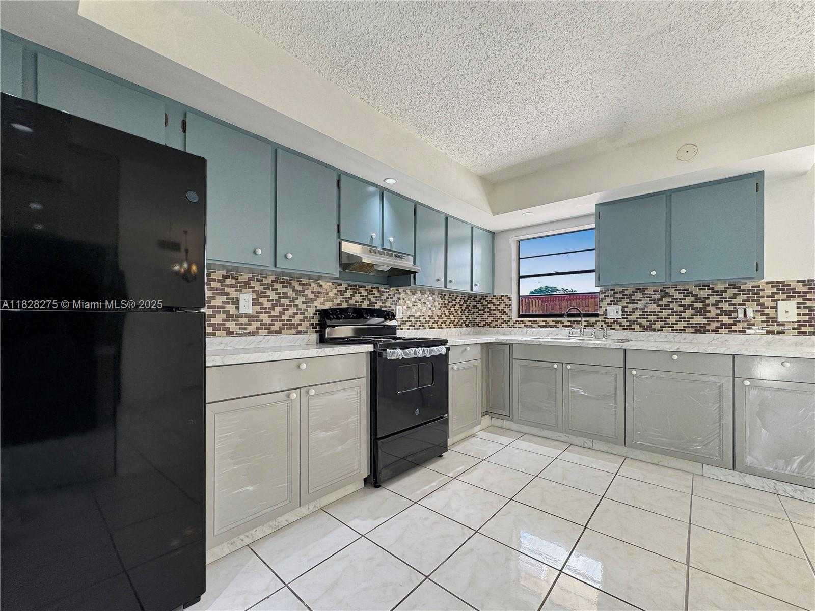 Small Image of 8103 SOUTH WEST 24TH ST, North Lauderdale Number 5