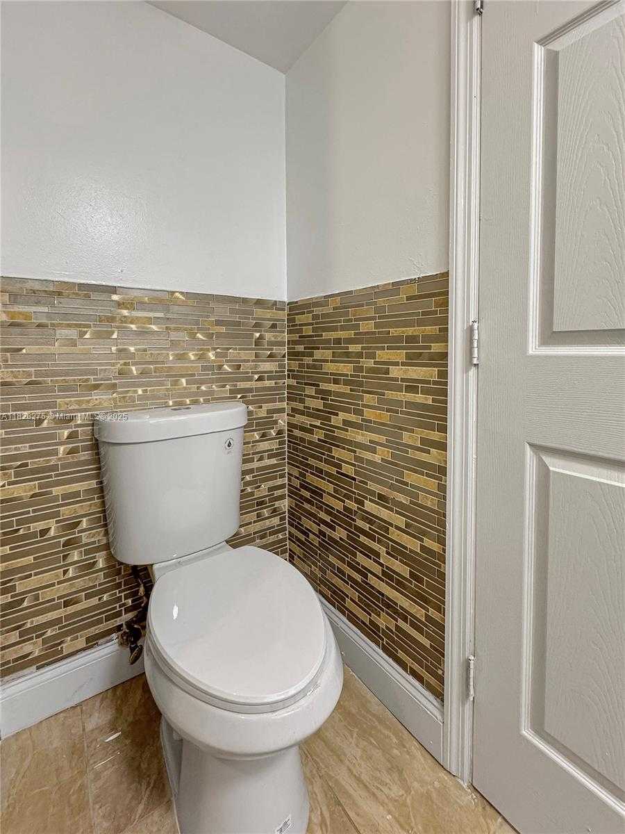 Small Image of 8103 SOUTH WEST 24TH ST, North Lauderdale Number 9